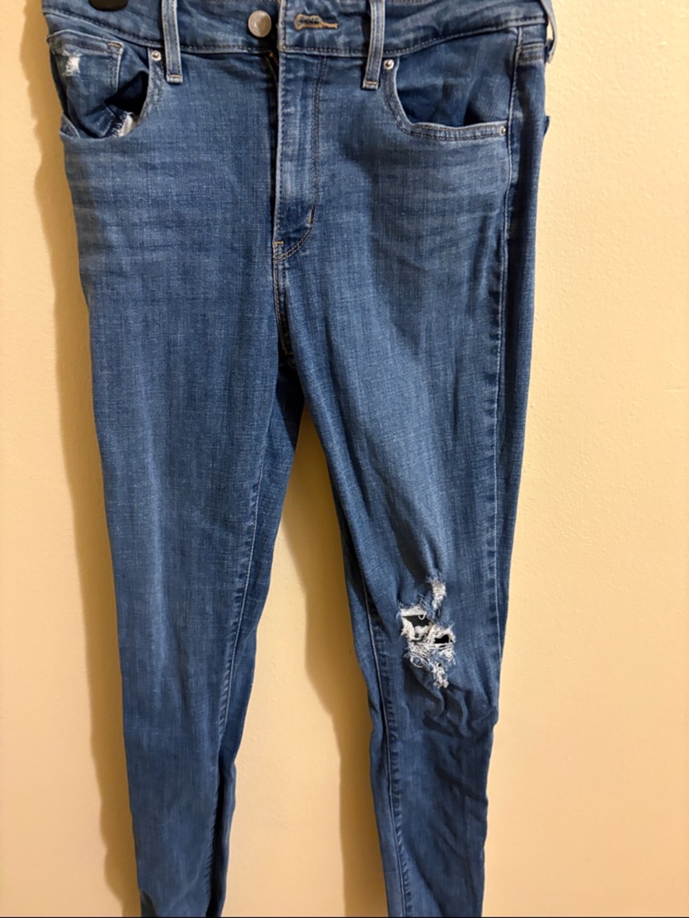 Levi’s straight leg skinny jeans